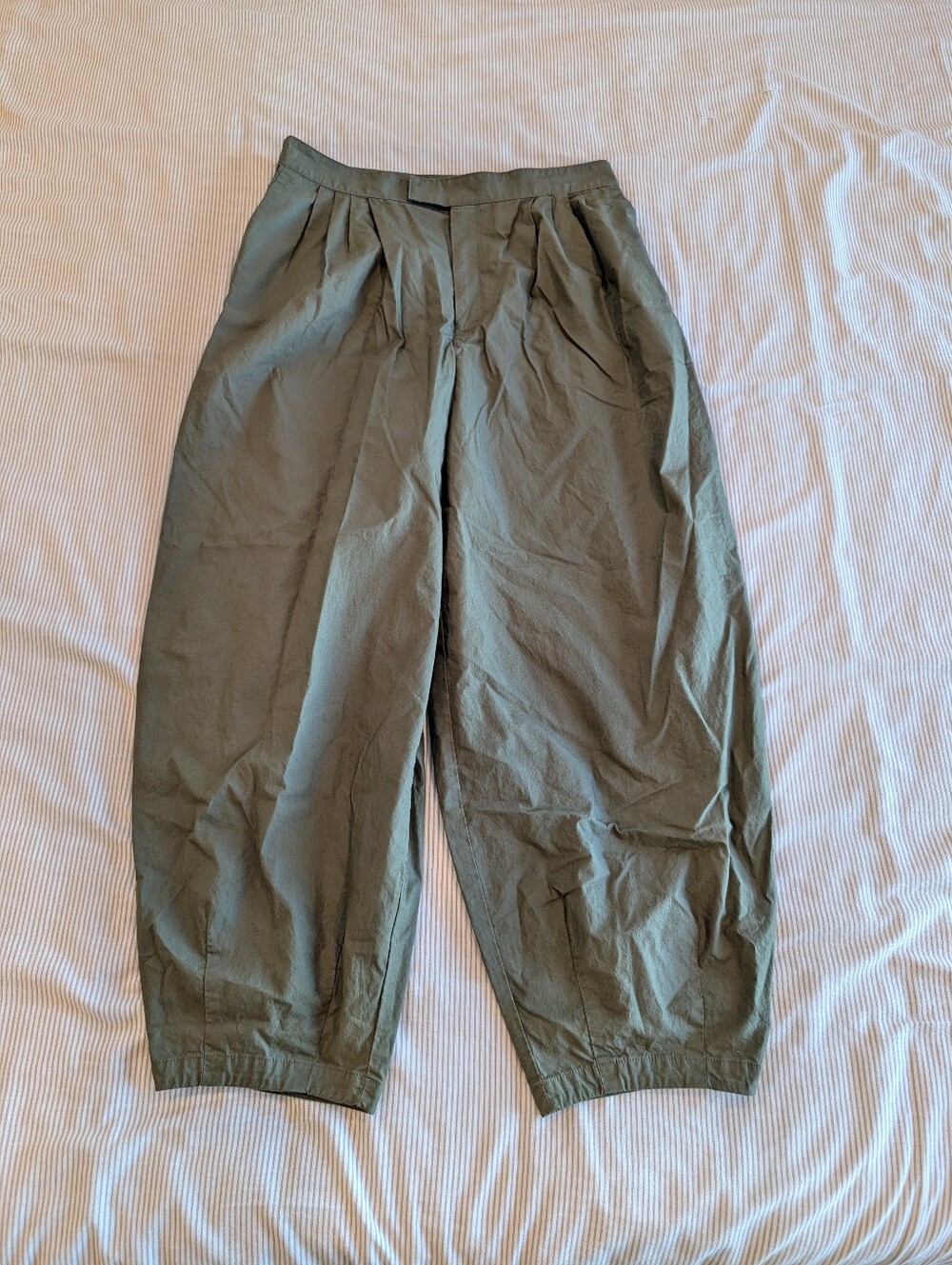 Uniqlo Olive Green Barrel Leg Pants Size 10